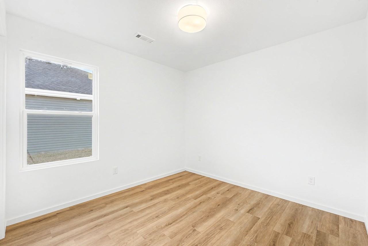1534 E Clare Ct - Photo 6 of 23