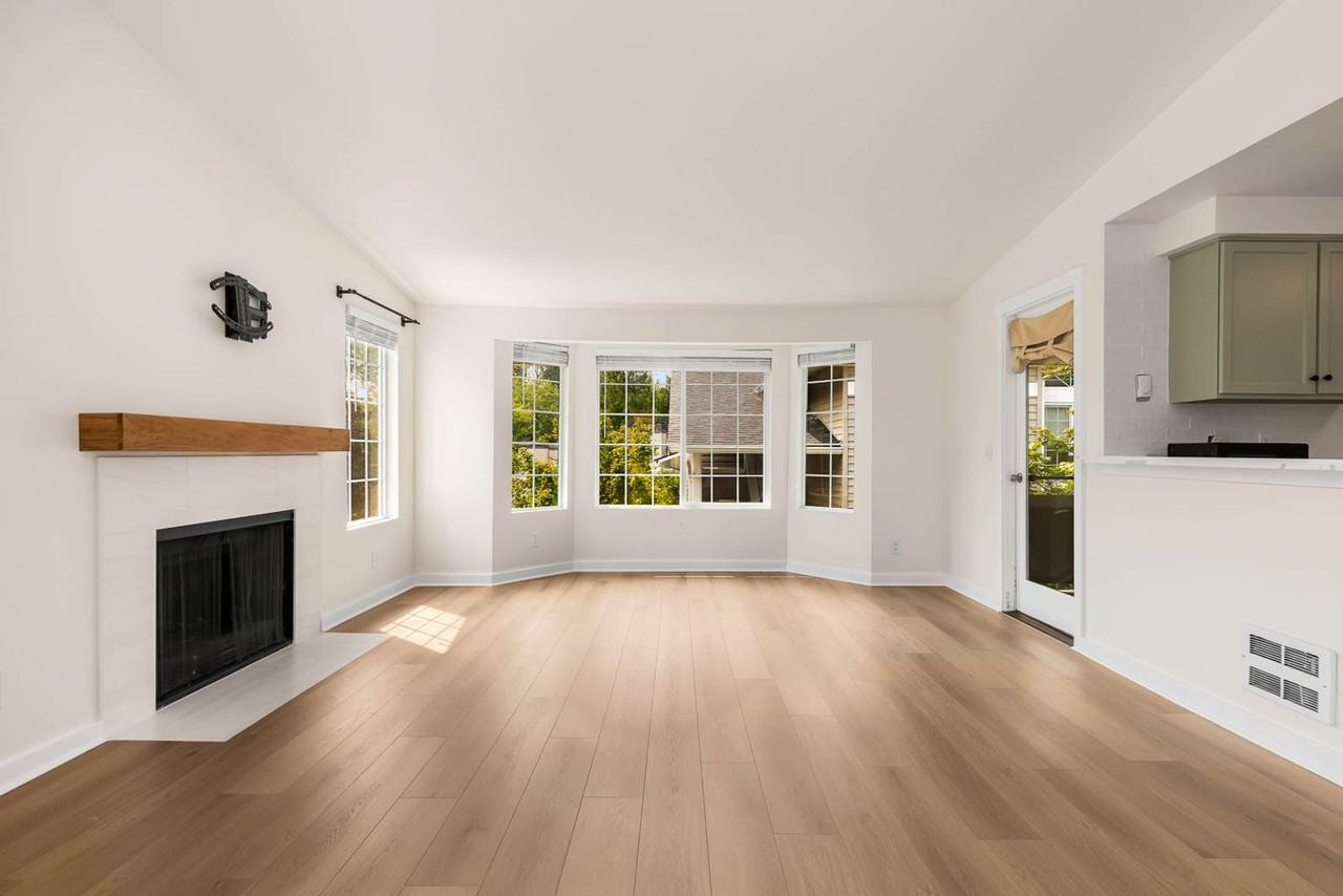 9834 Ne 122nd St - Photo 4 of 17