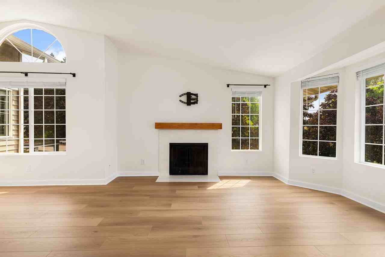 9834 Ne 122nd St - Photo 5 of 17