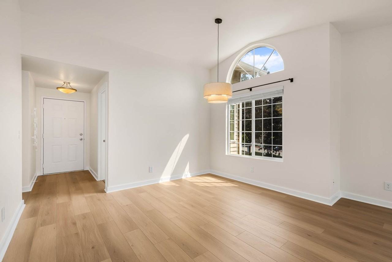 9834 Ne 122nd St - Photo 7 of 17