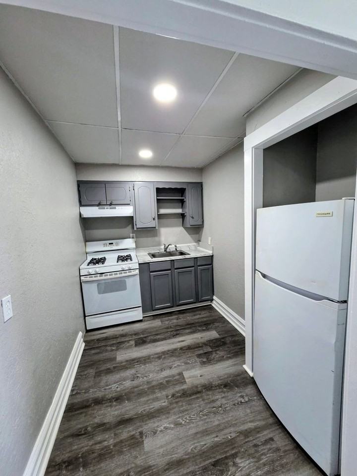 926-928 W. Walnut Street - Photo 2 of 14