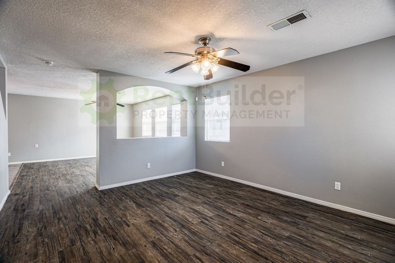 8309 8309 Crimson Ave NE - Photo 3 of 26