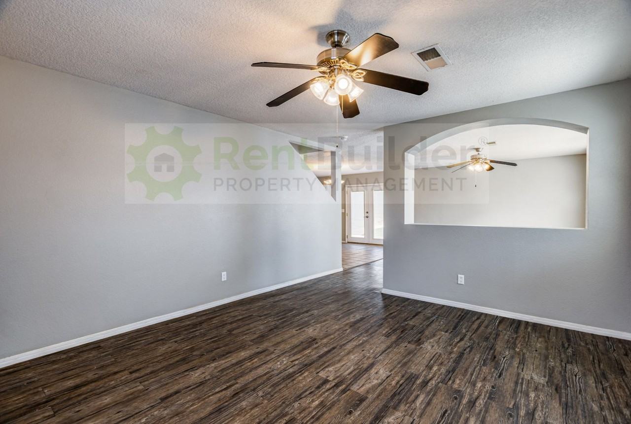 8309 8309 Crimson Ave NE - Photo 5 of 26
