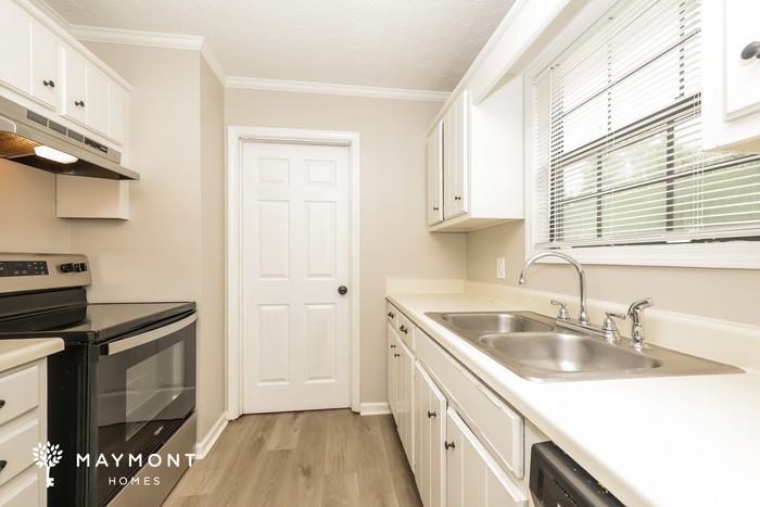 164 Cedarwood Ct - Photo 6 of 12