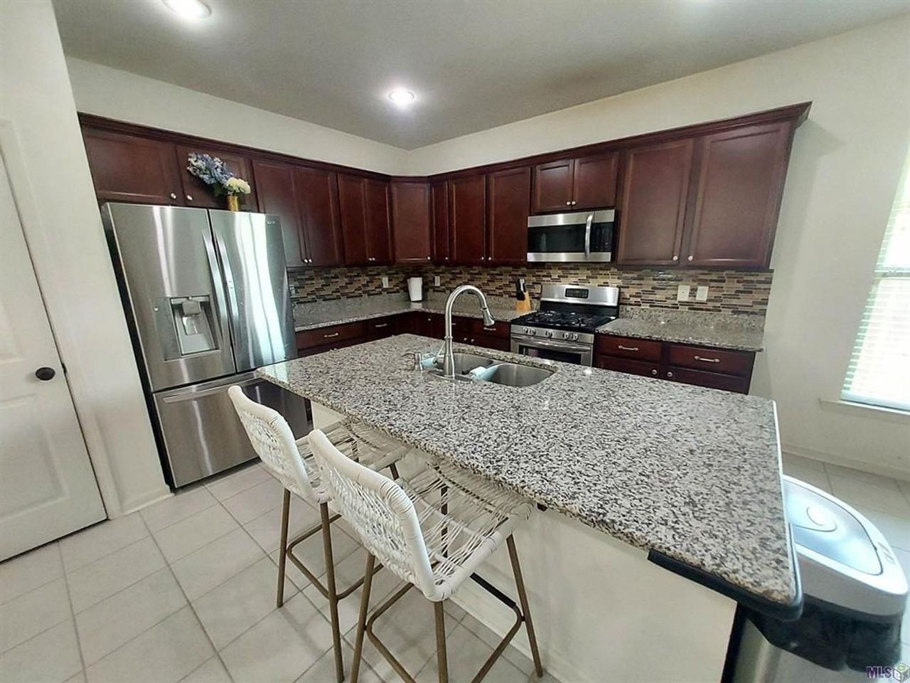 18328 Crows Nest Dr - Photo 2 of 8