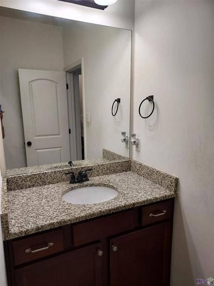 18328 Crows Nest Dr - Photo 5 of 8