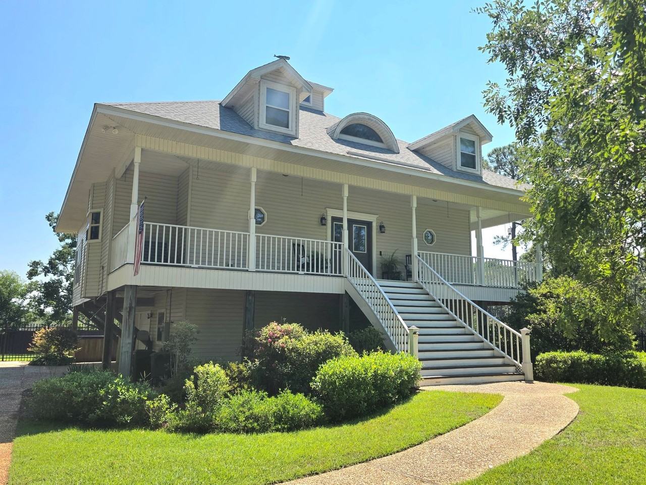 4596 Bayside Dr - Photo 4 of 17
