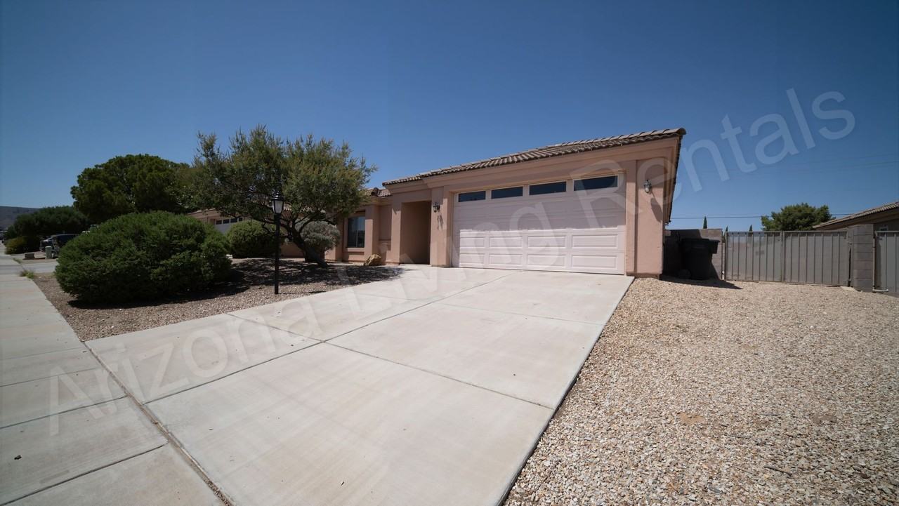 2085 Alan Ladd Dr - Photo 2 of 30