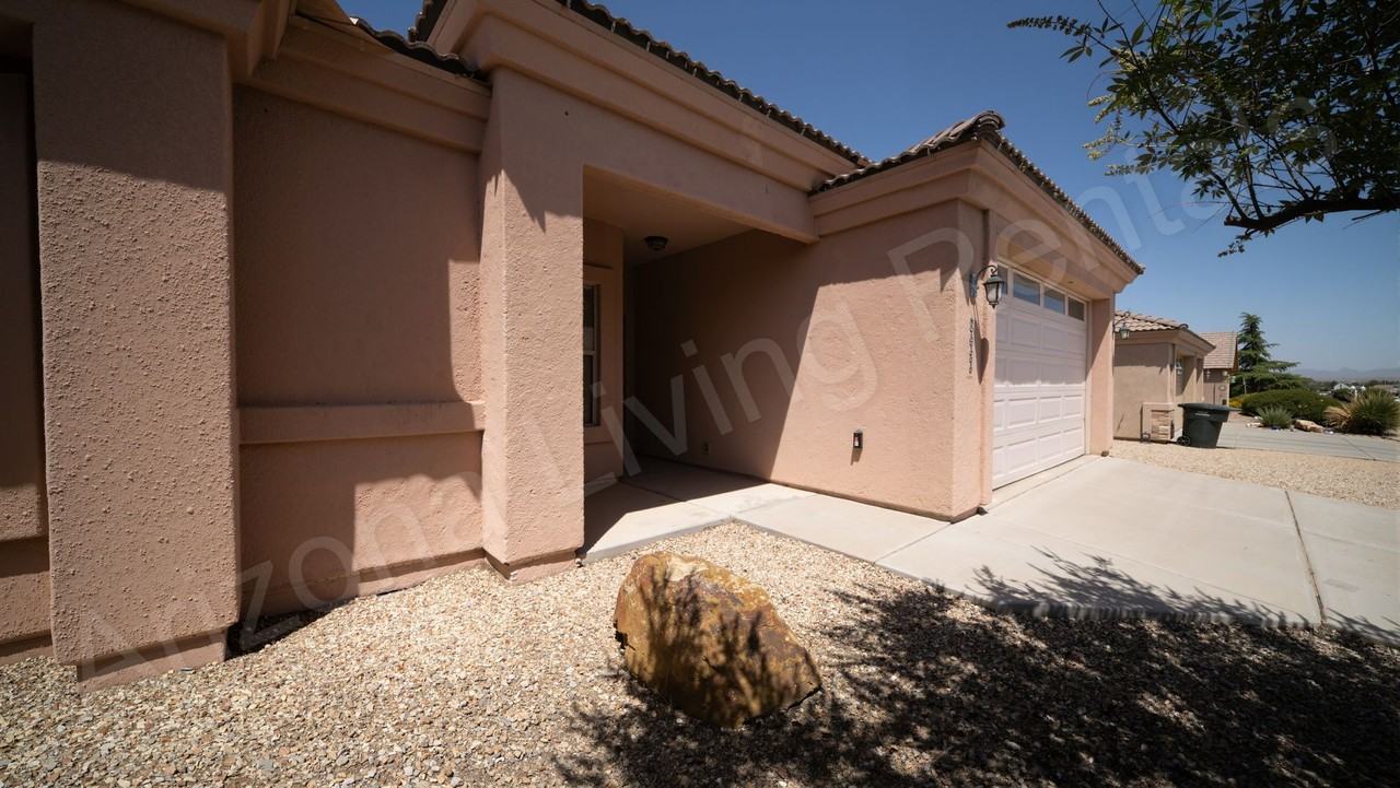 2085 Alan Ladd Dr - Photo 4 of 30