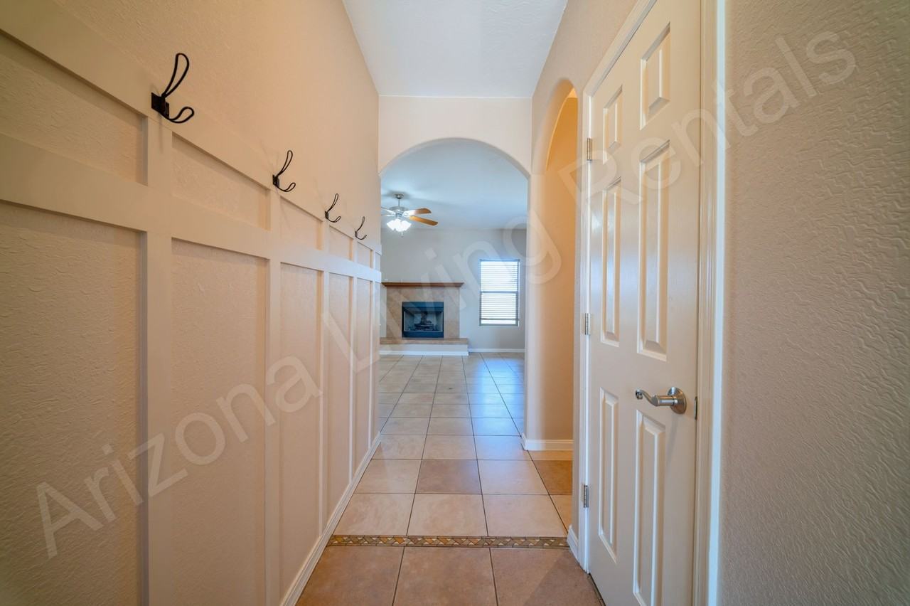 2085 Alan Ladd Dr - Photo 5 of 30