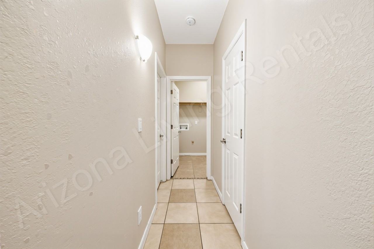 2085 Alan Ladd Dr - Photo 6 of 30