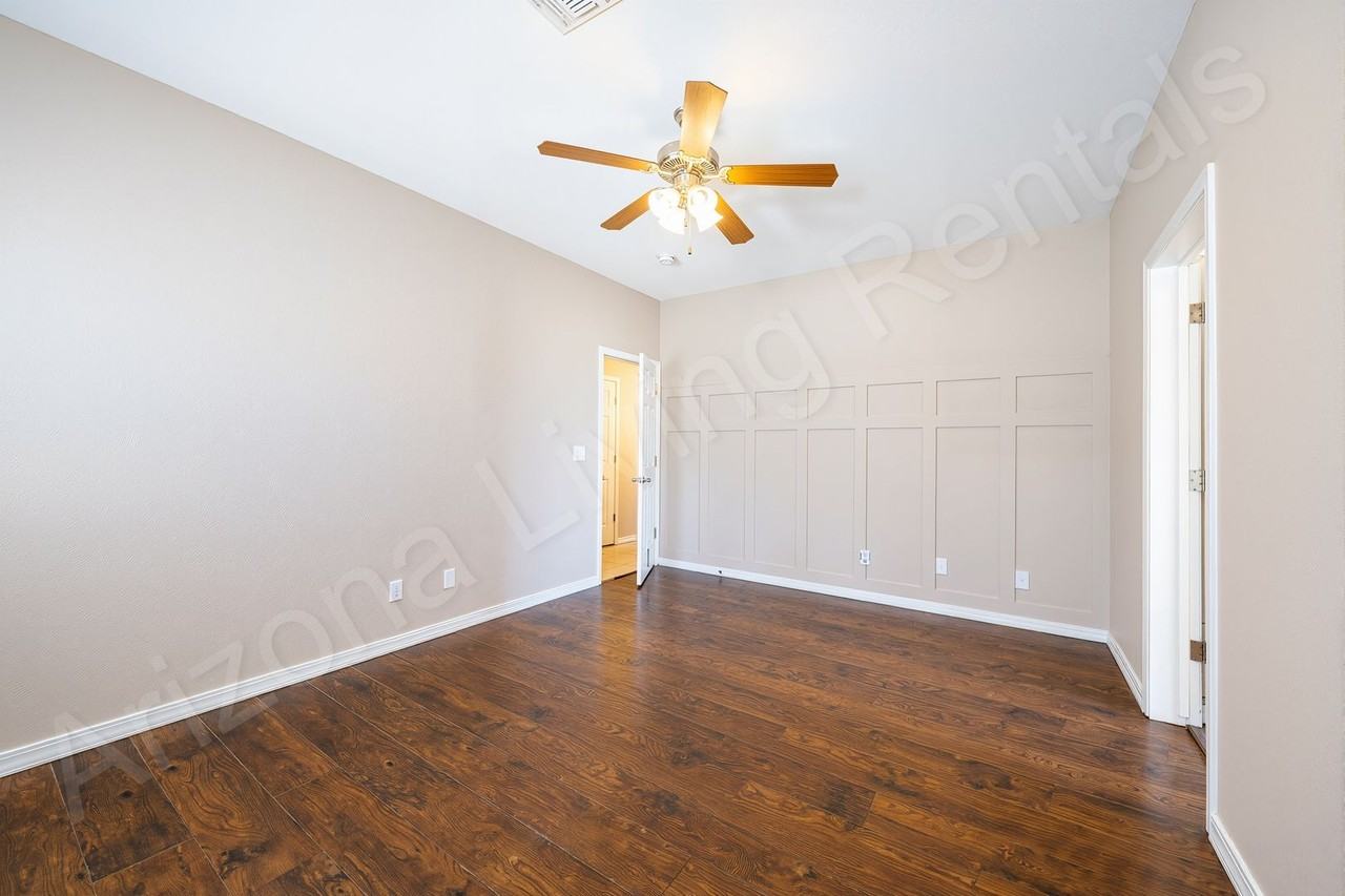 2085 Alan Ladd Dr - Photo 7 of 30