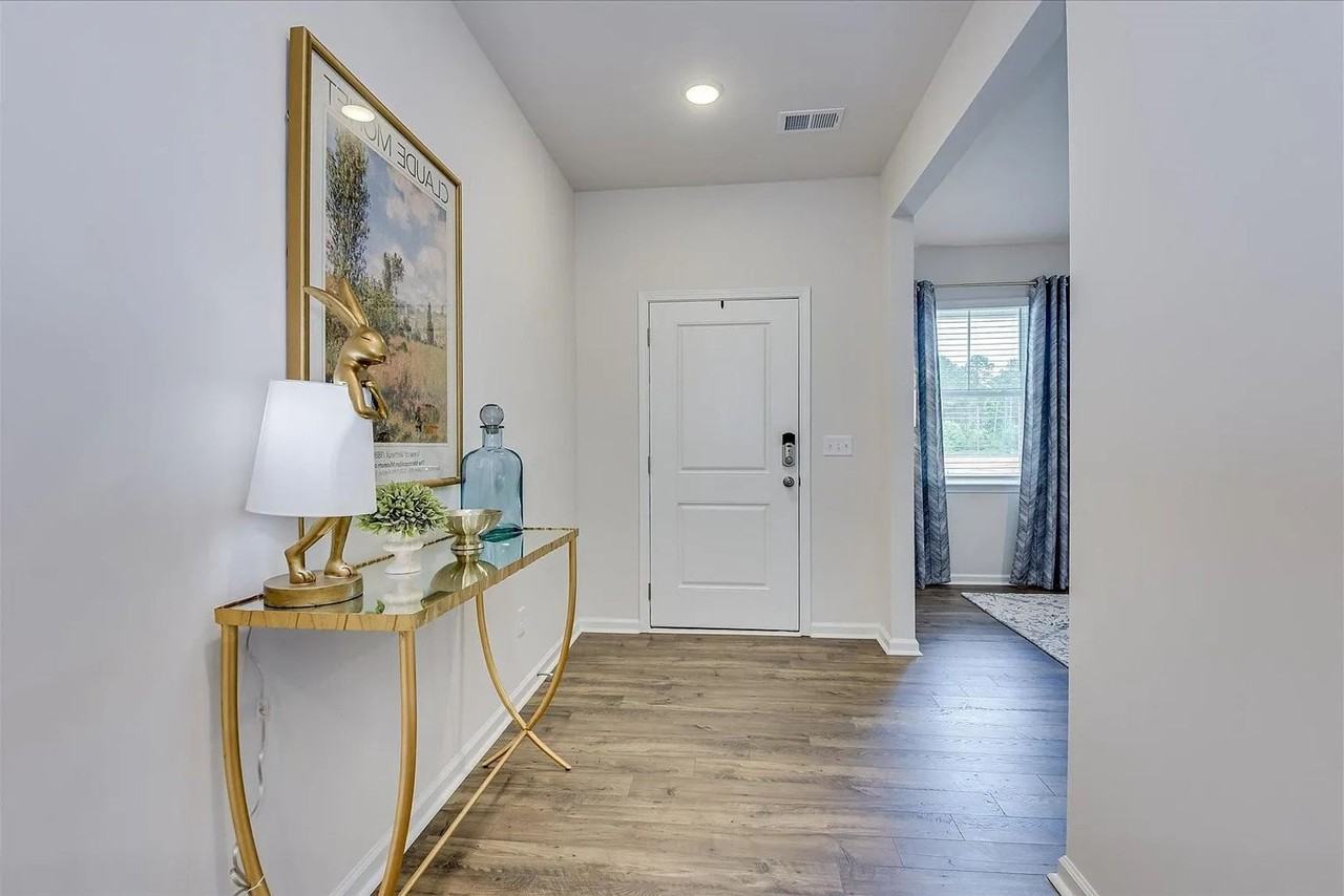 1021 Skidaway Dr - Photo 3 of 50