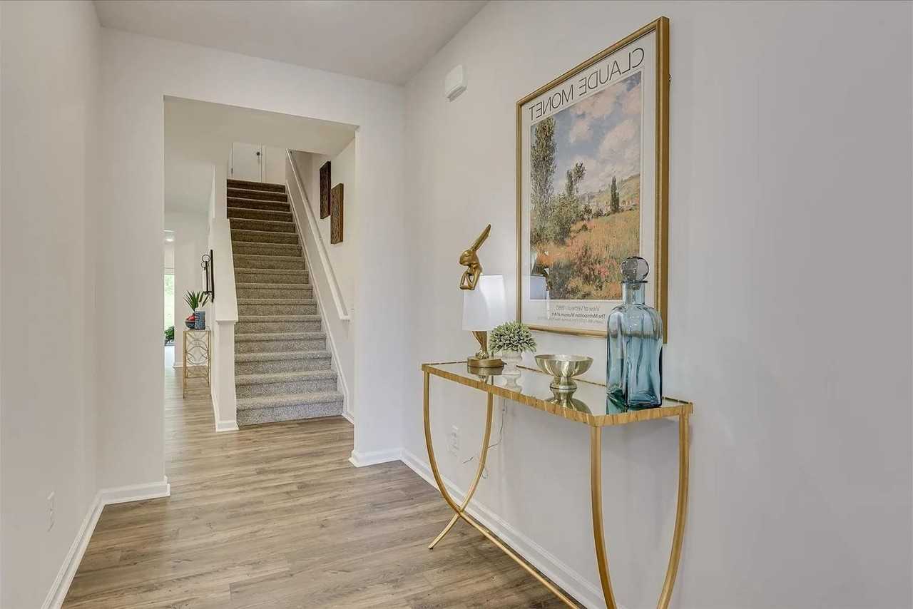 1021 Skidaway Dr - Photo 4 of 50