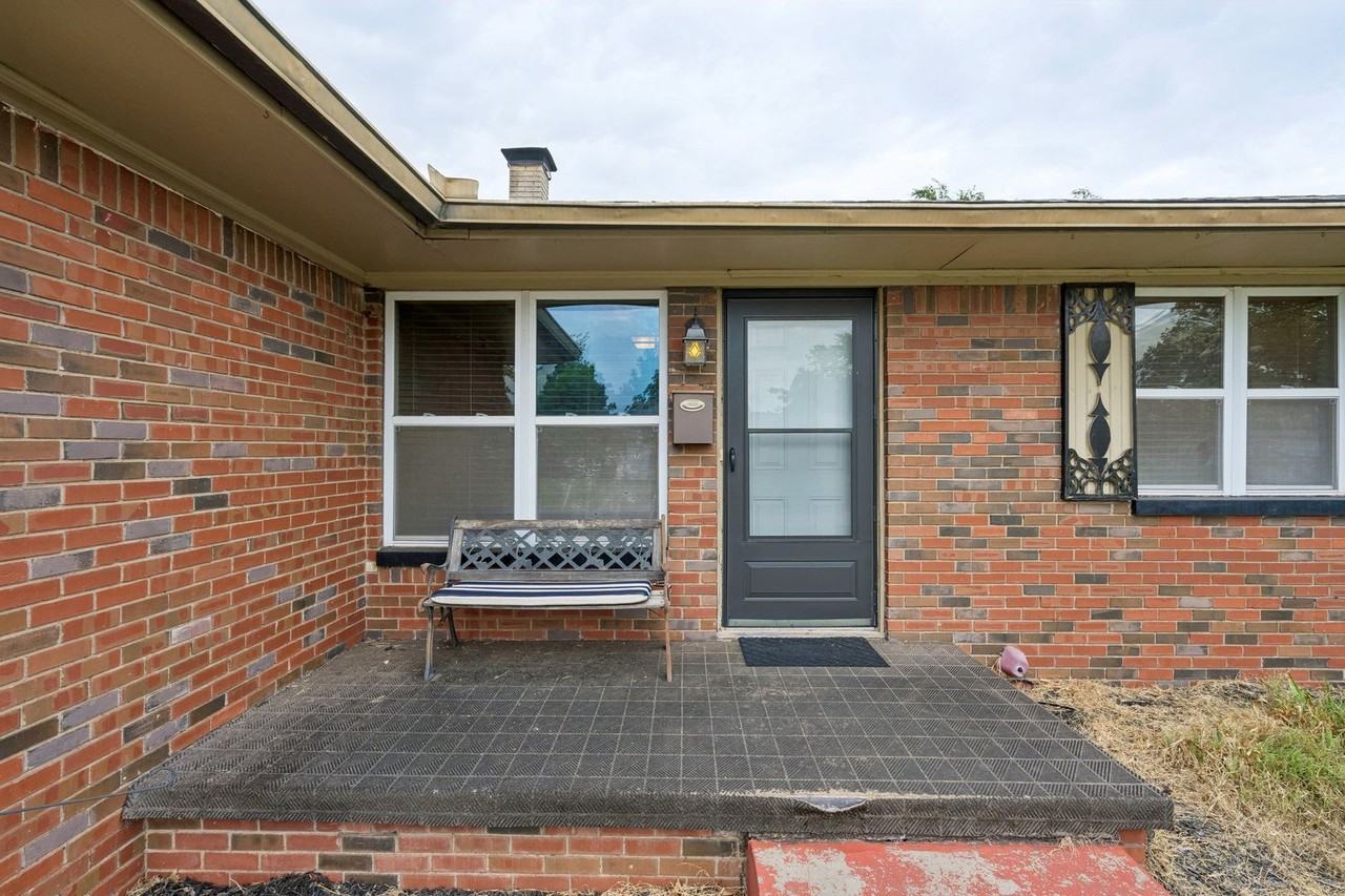 3025 Nw 67th St - Photo 6 of 41