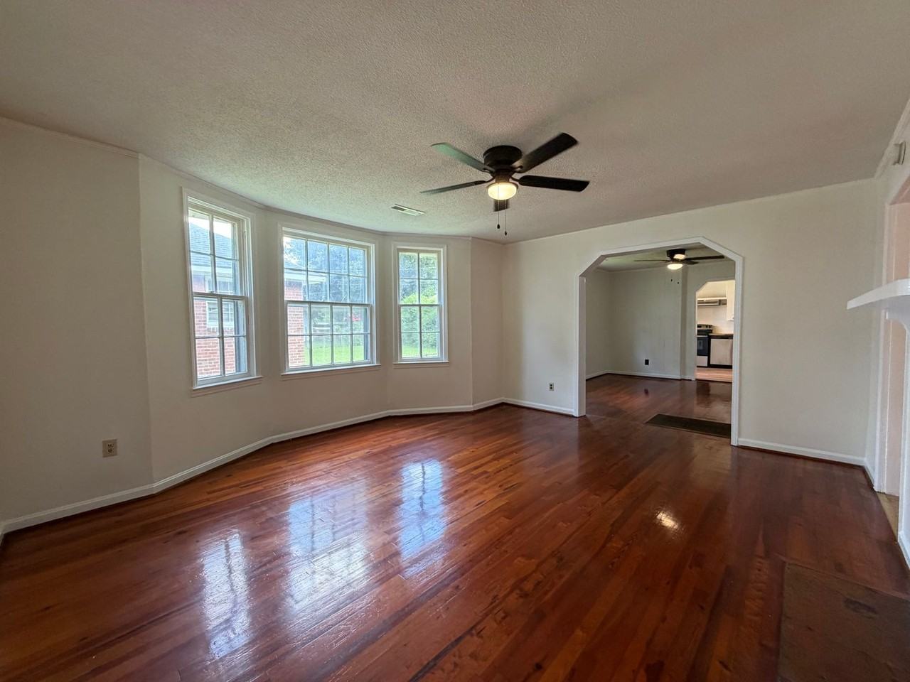 19 Oak St Ne - Photo 4 of 27