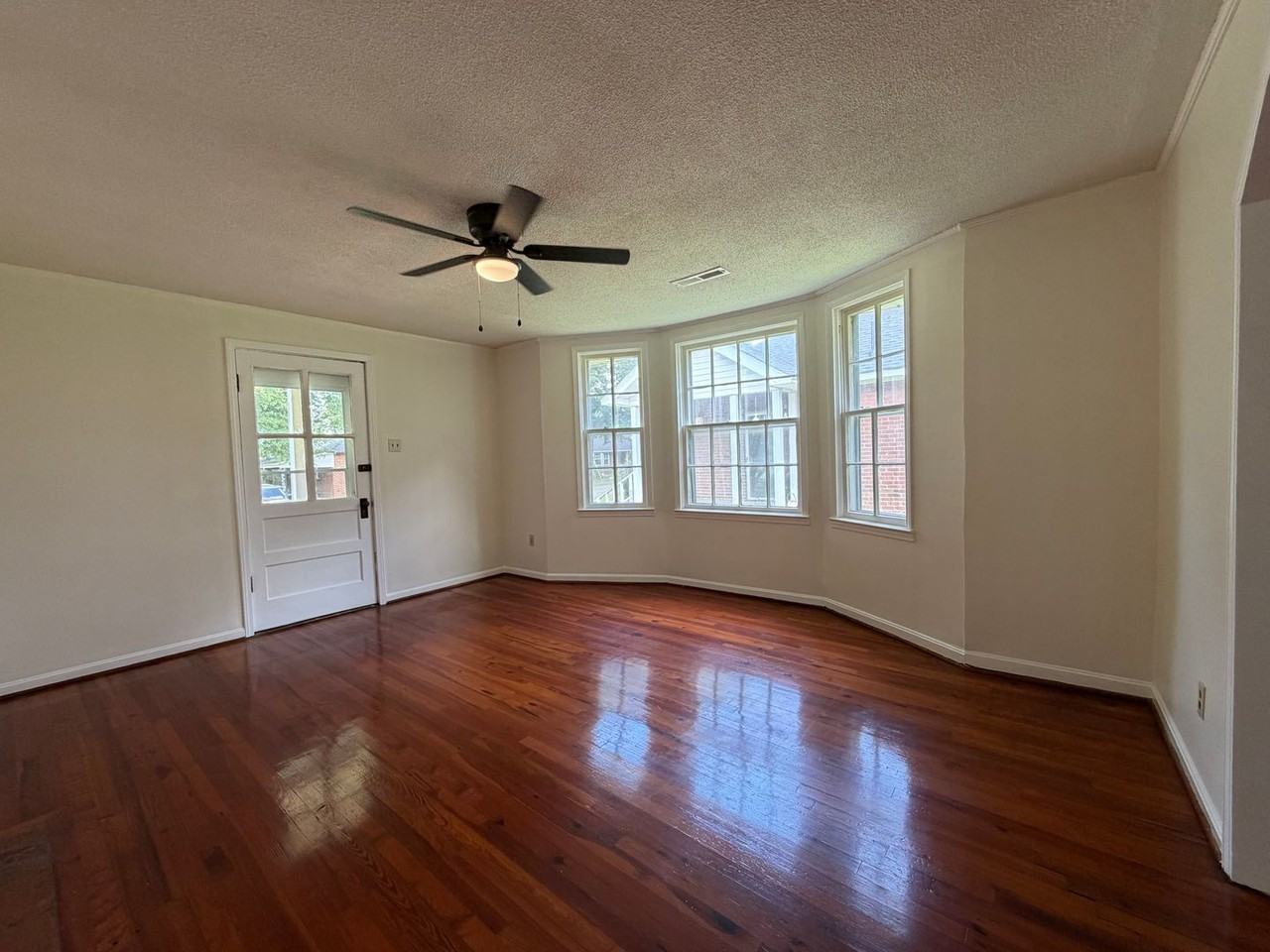 19 Oak St Ne - Photo 6 of 27
