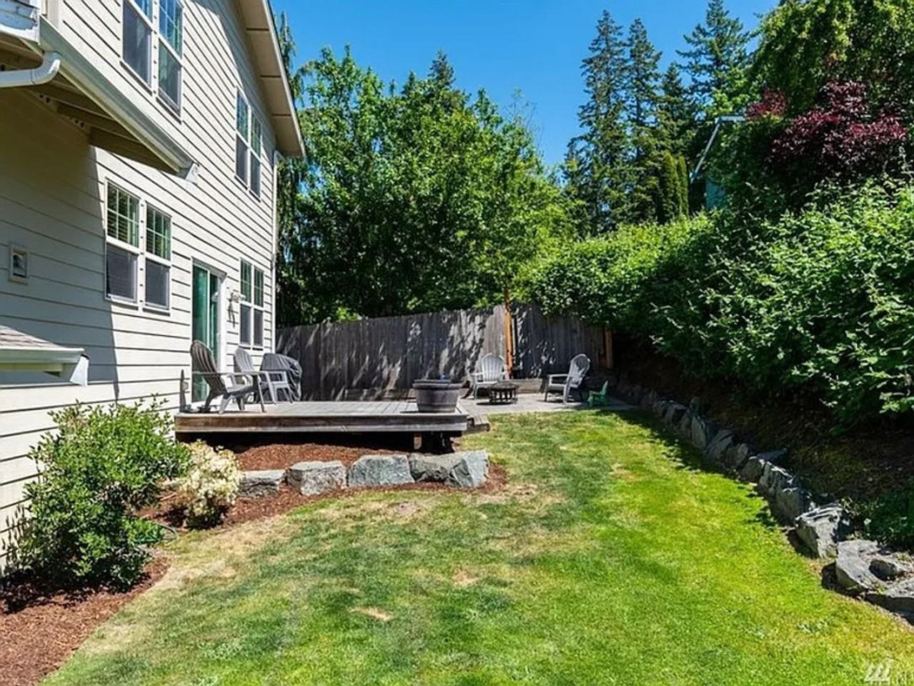 1119 N Waugh Rd - Photo 2 of 24