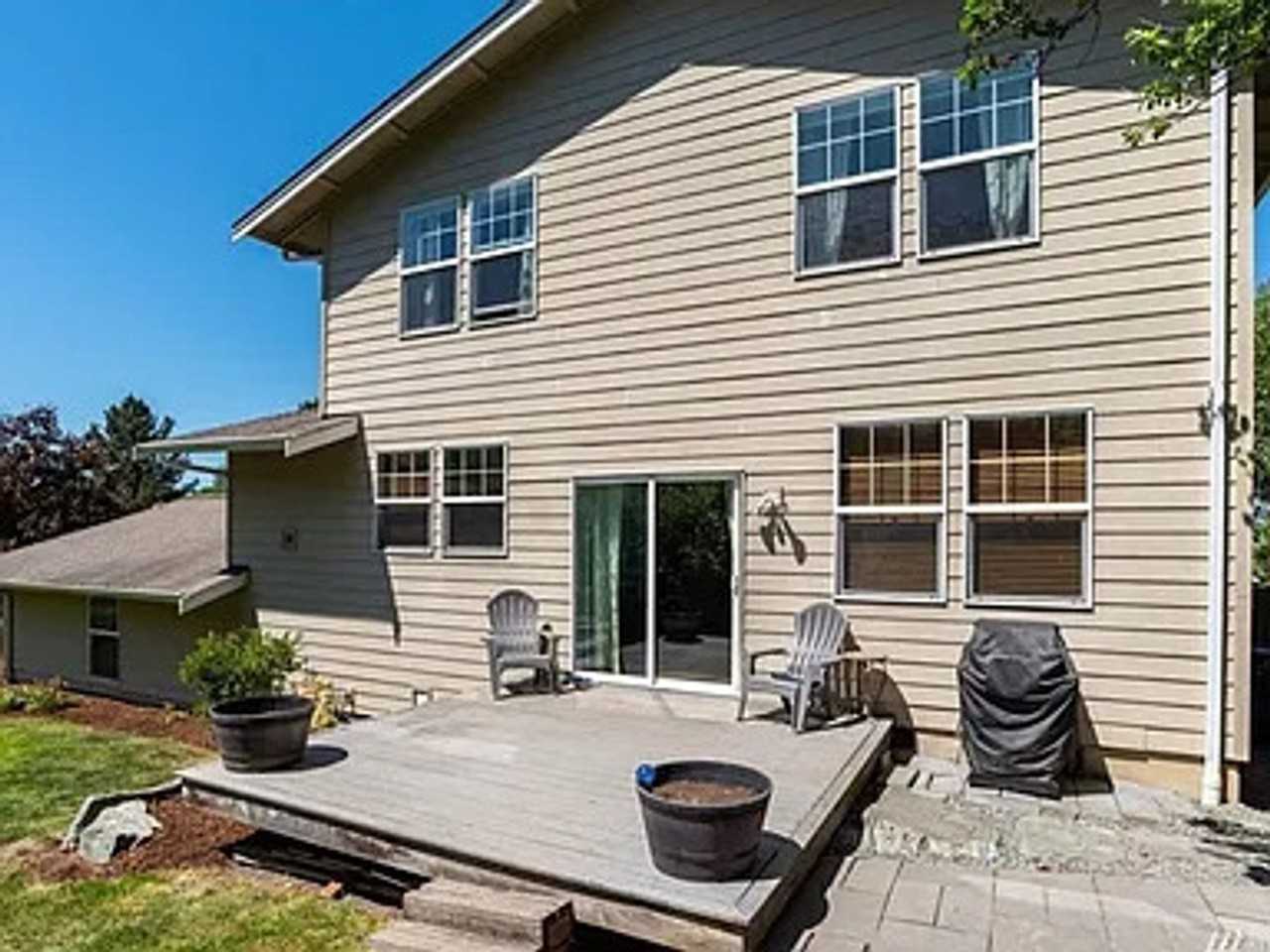 1119 N Waugh Rd - Photo 3 of 24