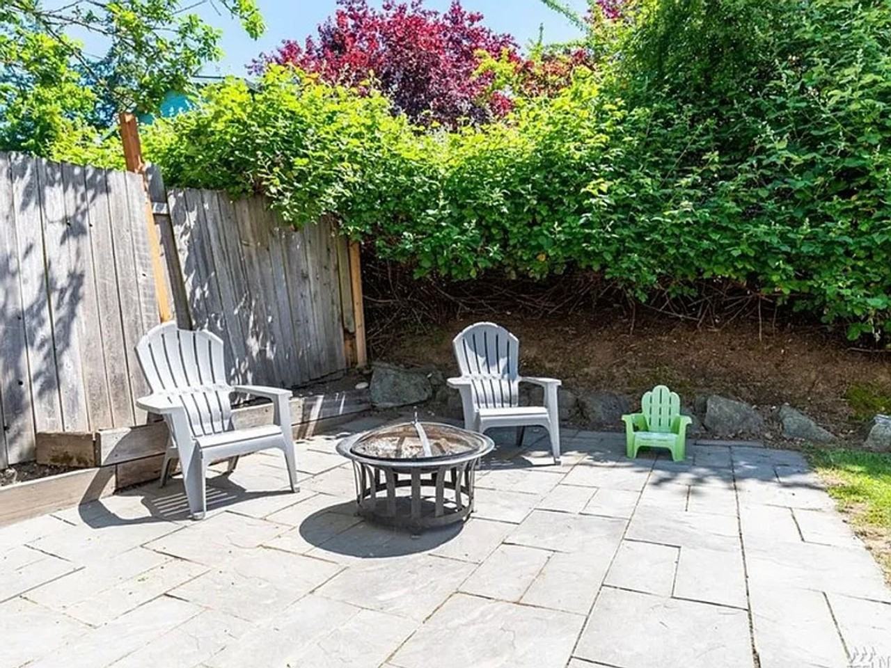 1119 N Waugh Rd - Photo 4 of 24