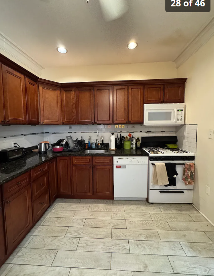 28 Park Vale Ave - Photo 4 of 32