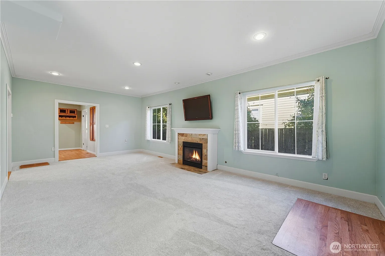 321 Craig St - Photo 2 of 21