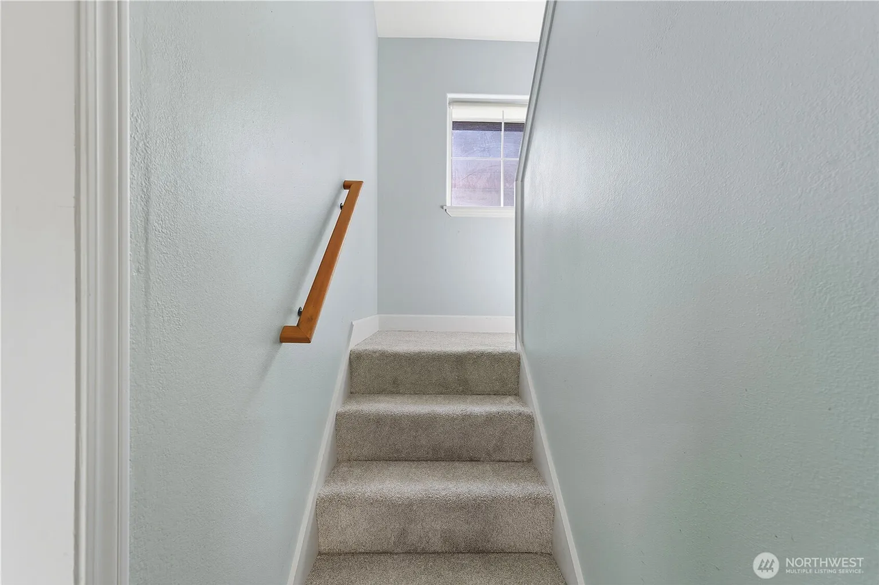 321 Craig St - Photo 4 of 21