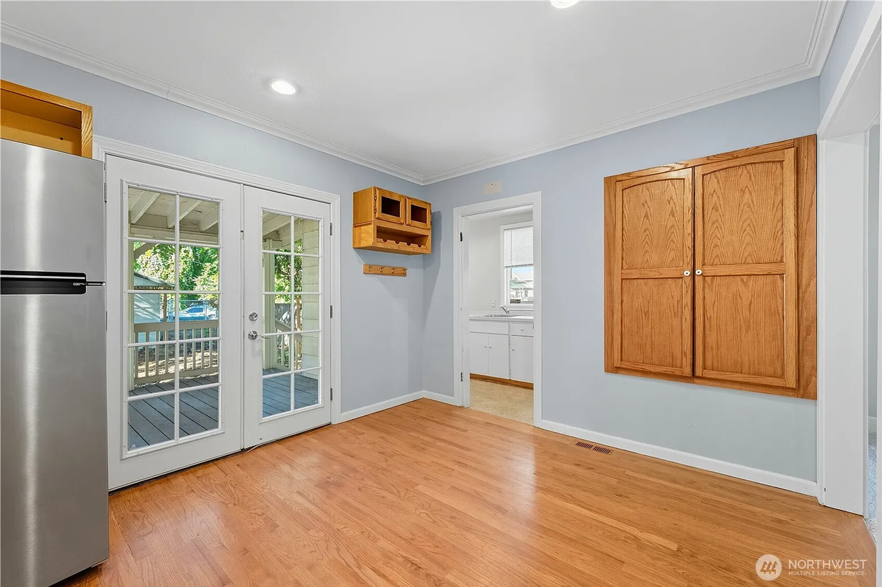 321 Craig St - Photo 5 of 21