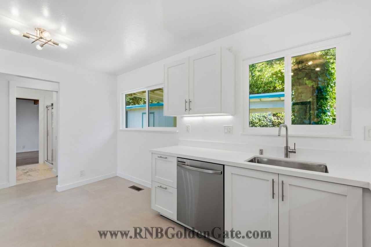 958 Greenhill Rd - Photo 5 of 23