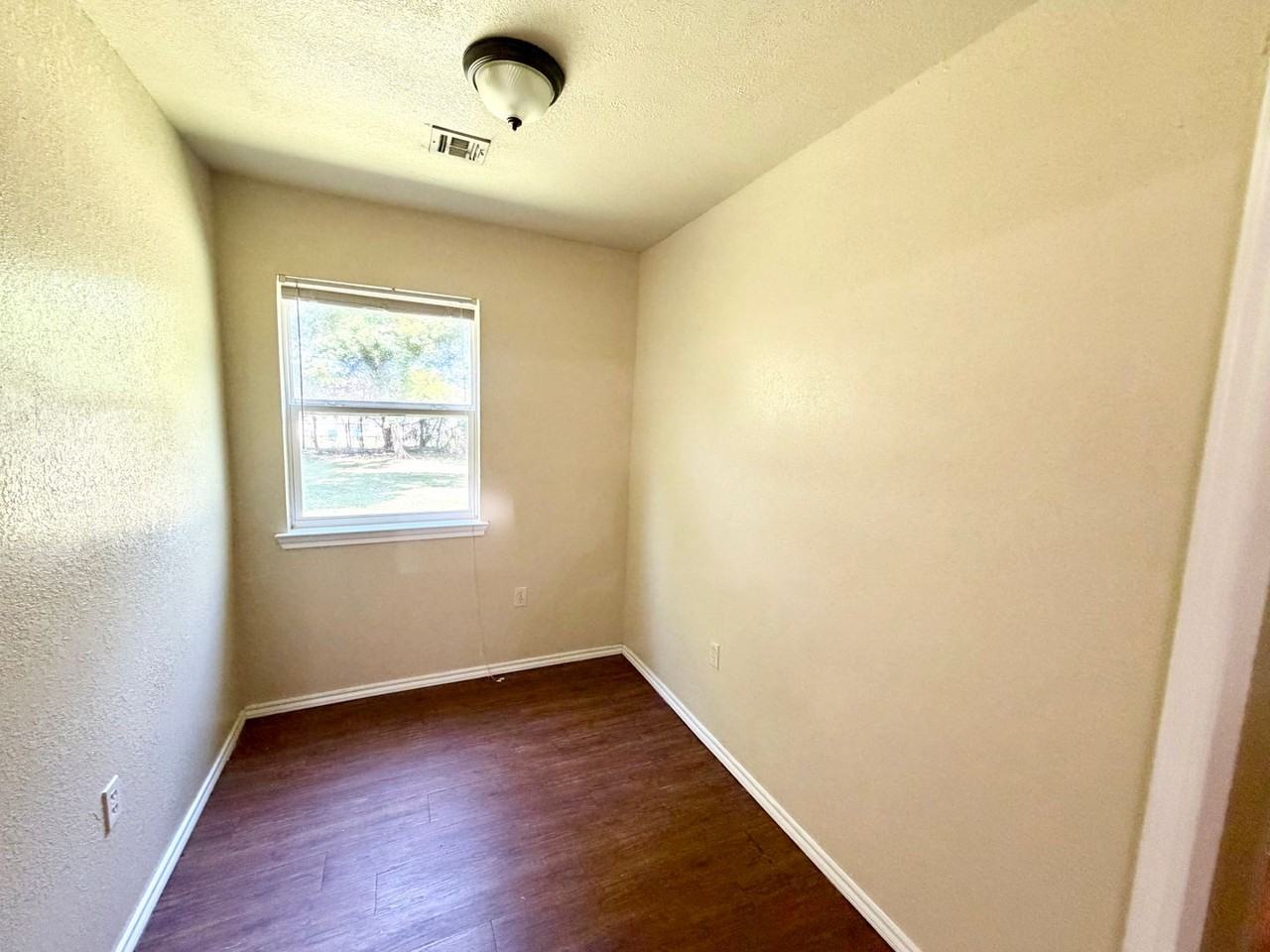 123 Victory Dr - Photo 3 of 13