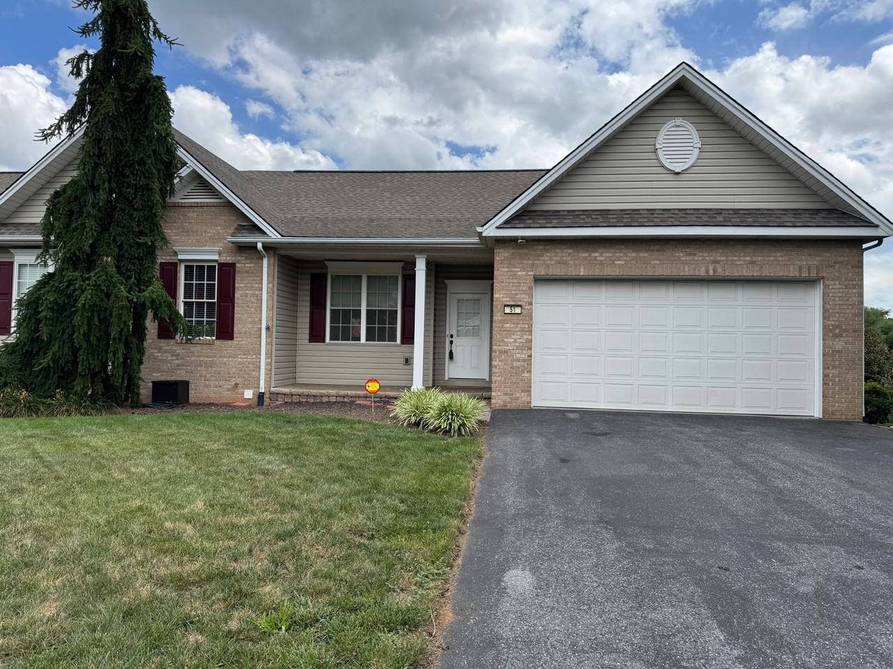 51 Cambridge Cir - Photo 2 of 30