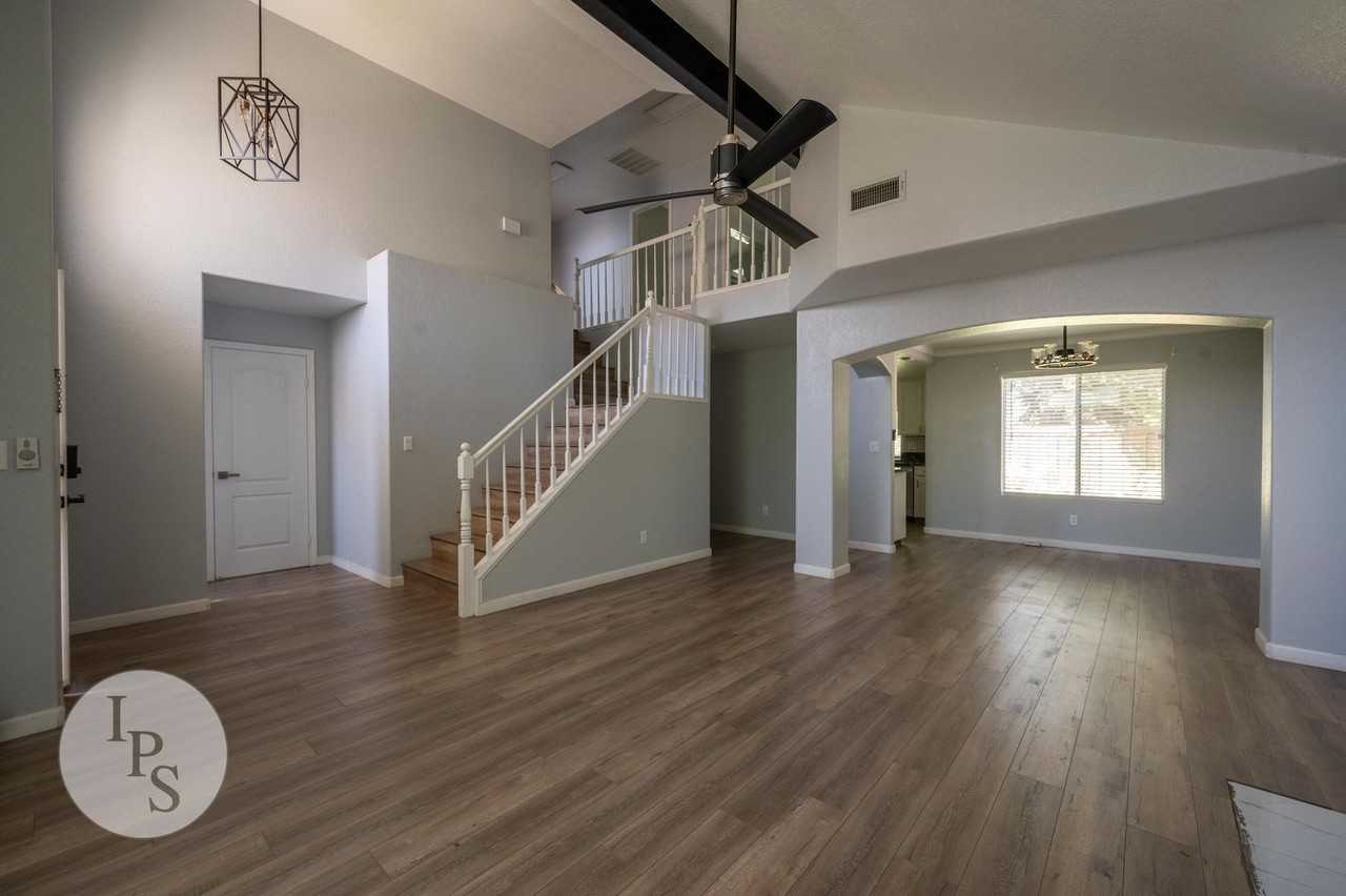 9471 N Whitehouse Dr - Photo 3 of 32
