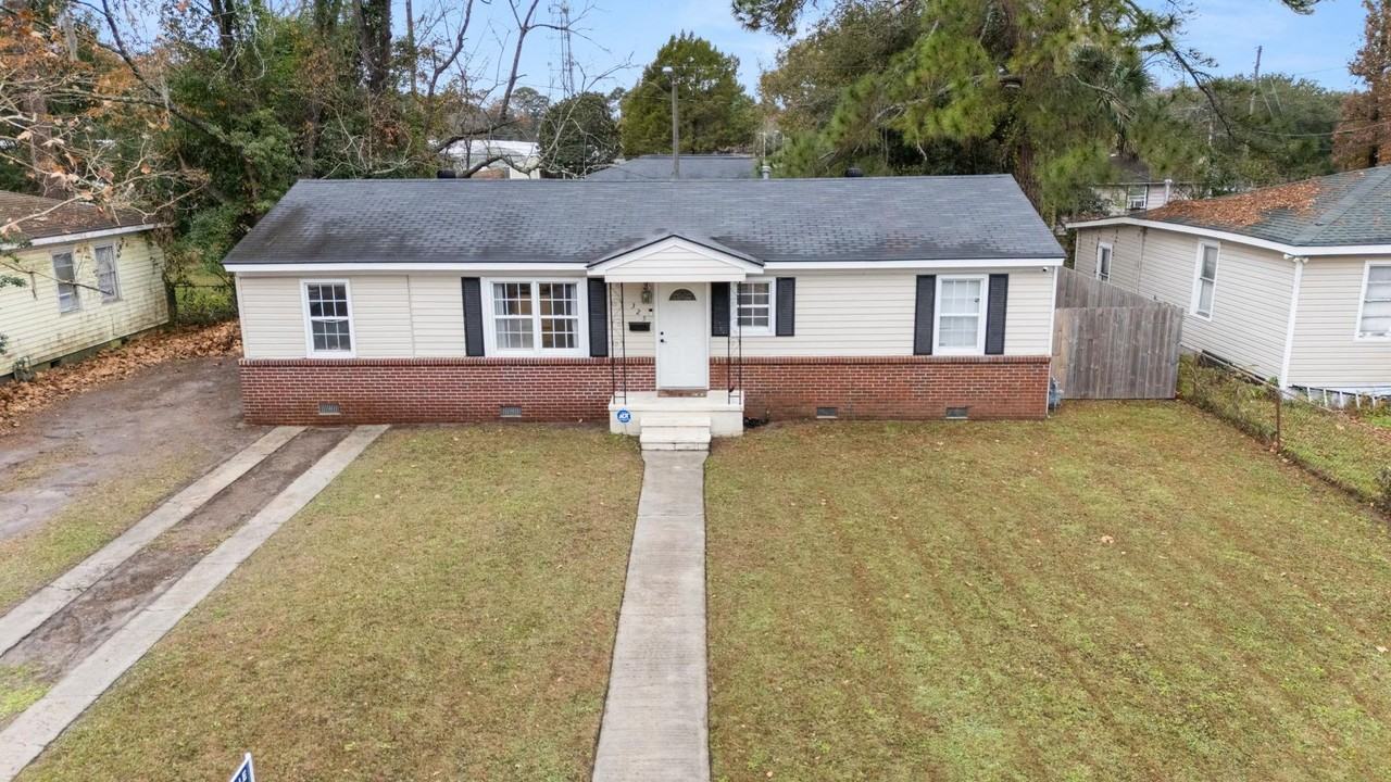 325 Manor Dr - Photo 2 of 38
