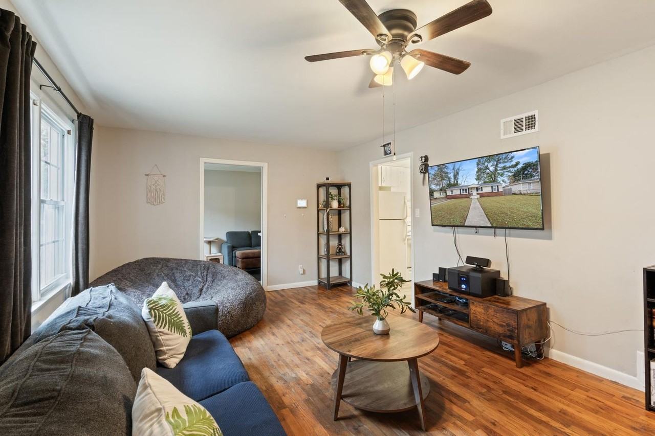 325 Manor Dr - Photo 6 of 38