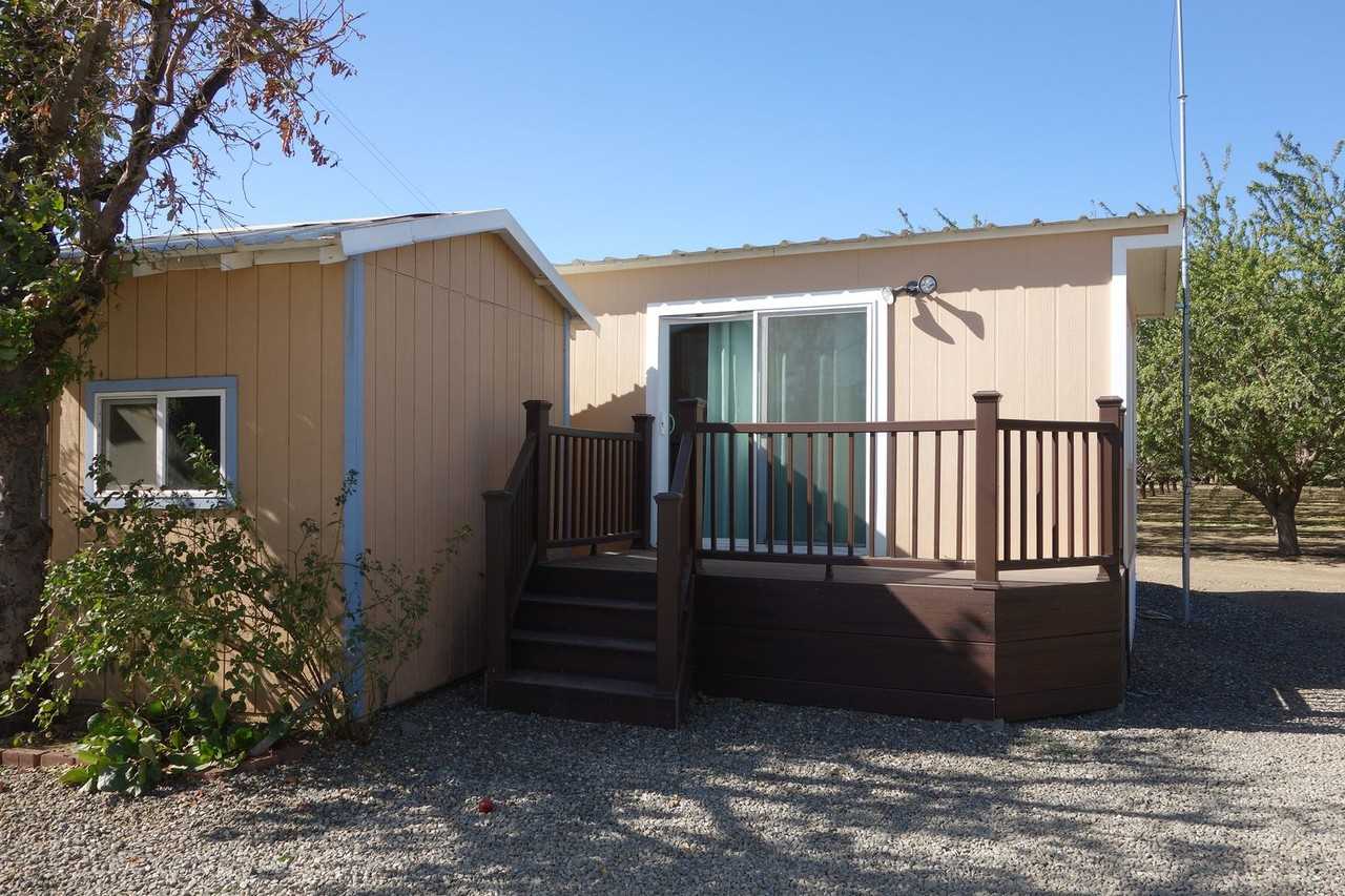 32200 Russell Blvd - Photo 2 of 14