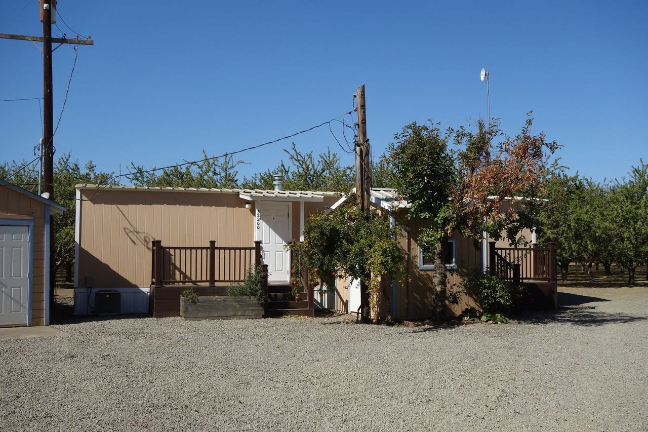 32200 Russell Blvd - Photo 3 of 14