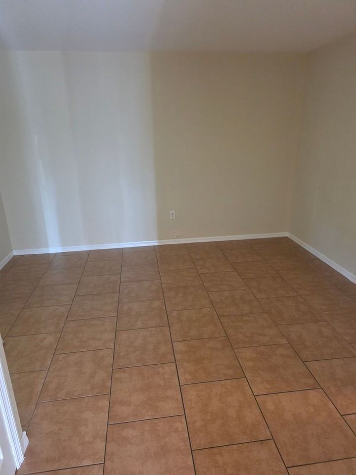 4485 Sw Gainsboro St - Photo 5 of 15