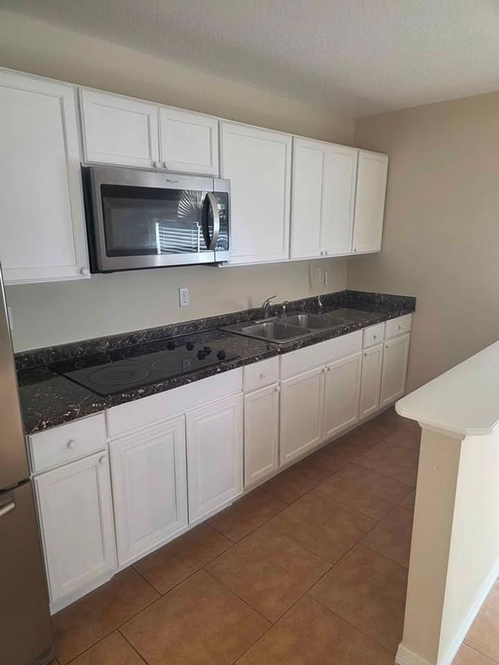 4485 Sw Gainsboro St - Photo 7 of 15