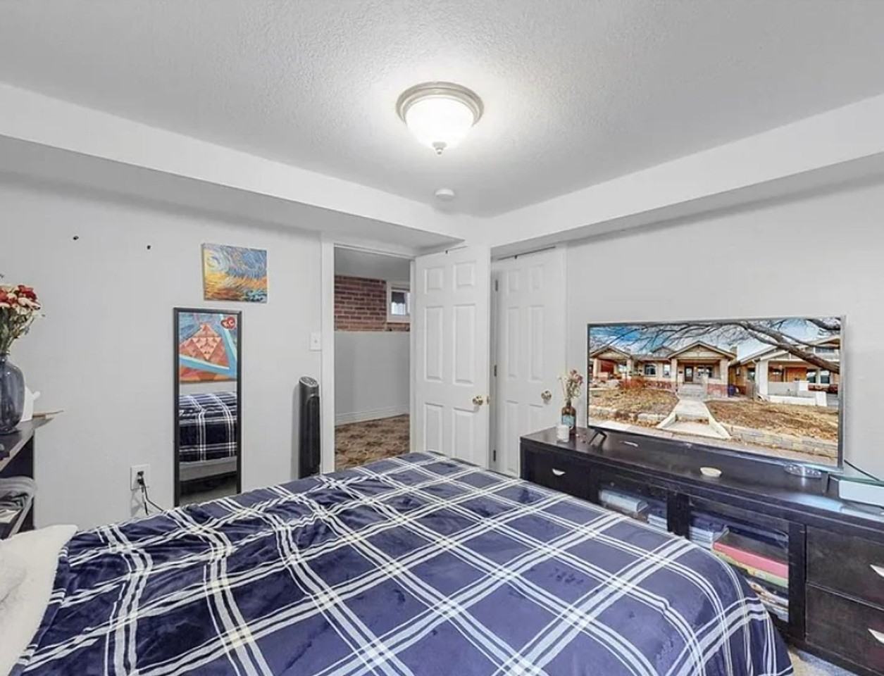 1426 Lowell Blvd - Photo 4 of 22