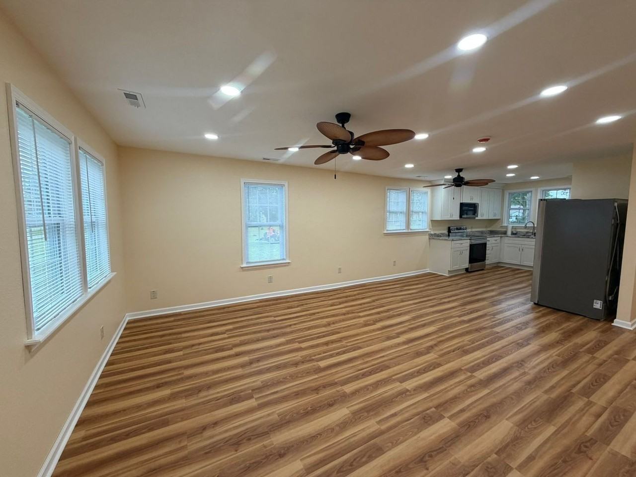 705 Canal Dr - Photo 4 of 11