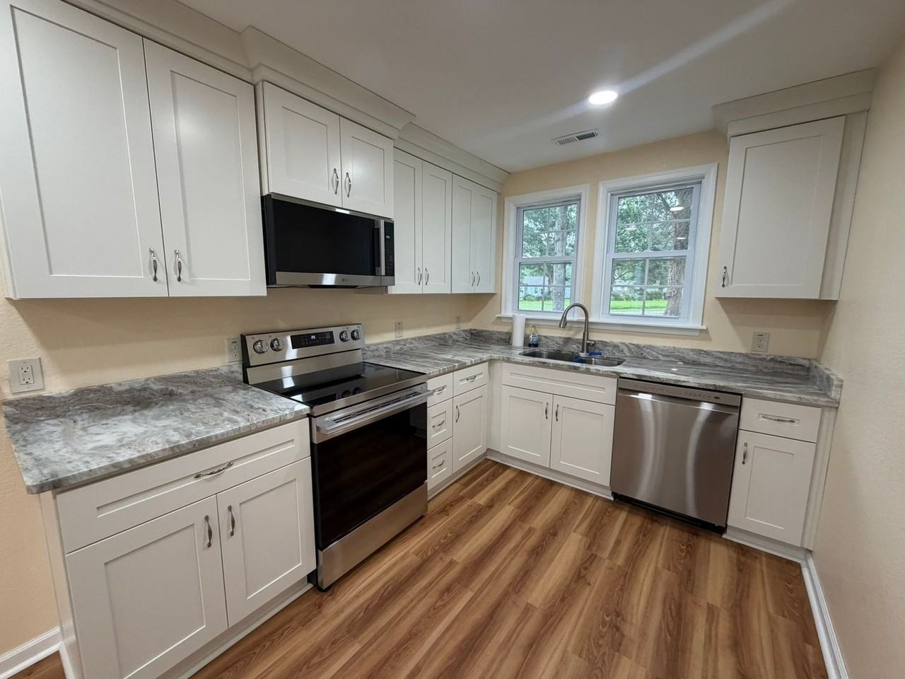 705 Canal Dr - Photo 5 of 11