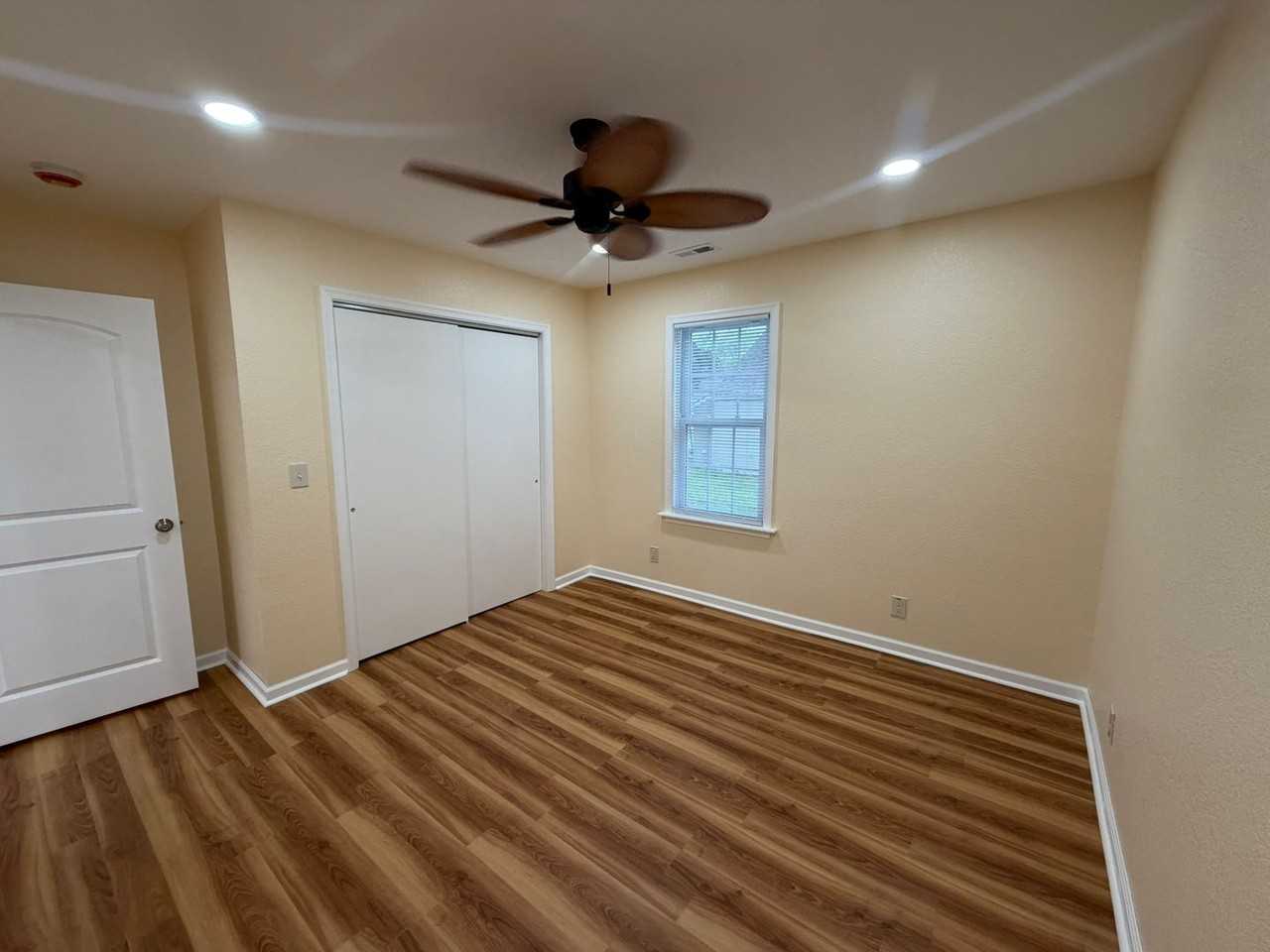 705 Canal Dr - Photo 6 of 11