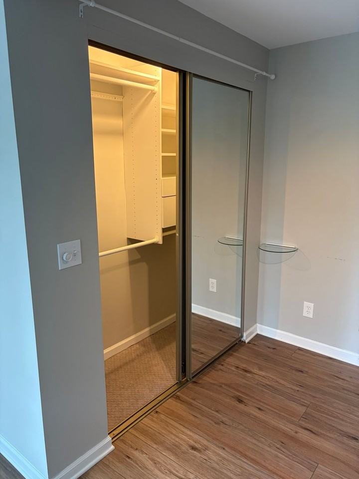 350 University Ave - Photo 2 of 12