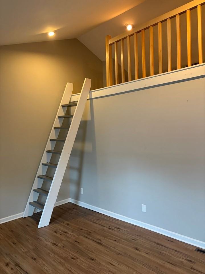 350 University Ave - Photo 4 of 12