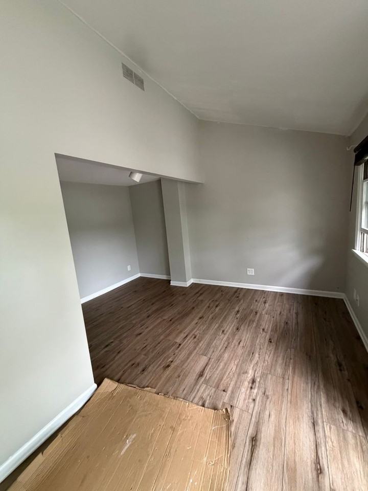 350 University Ave - Photo 5 of 12