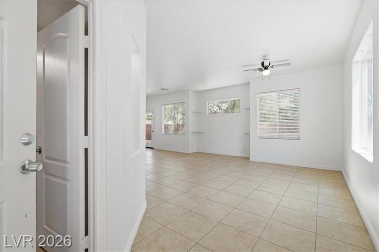 10630 Lessona St - Photo 4 of 30