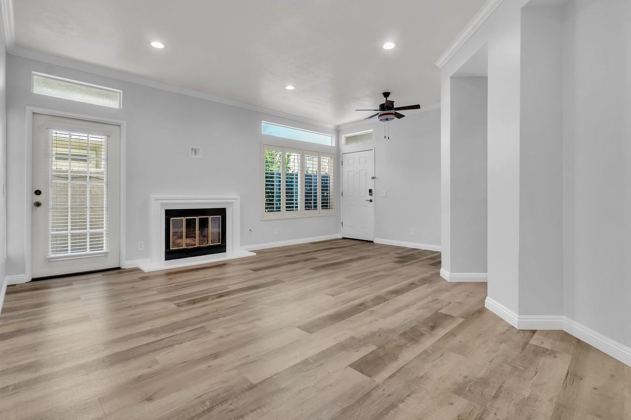 28191 Newport Way #J - Photo 6 of 30