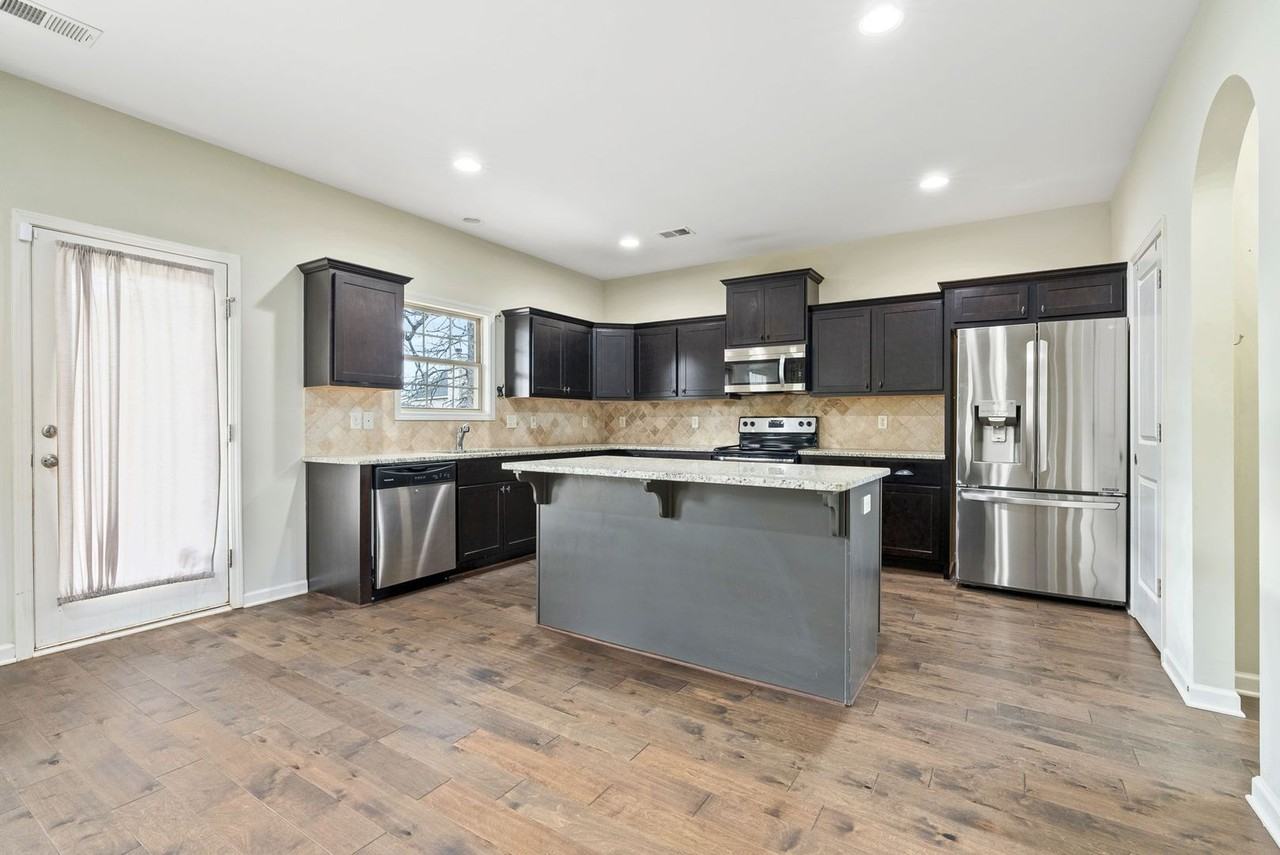 2904 Ashley Ln - Photo 5 of 25