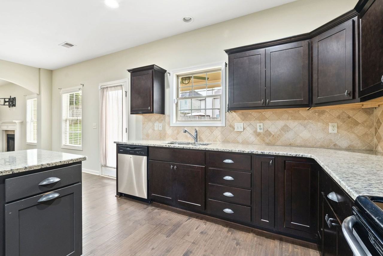 2904 Ashley Ln - Photo 6 of 25