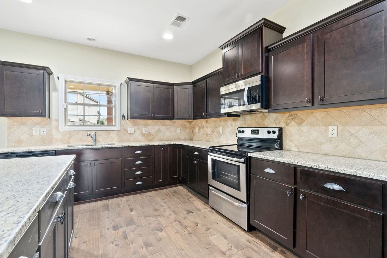 2904 Ashley Ln - Photo 7 of 25